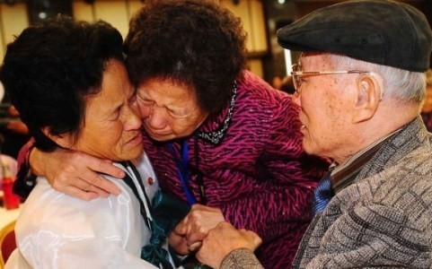 Члены разделенных семей из Республики Корея прибыли в КНДР для встречи с родными - ảnh 1